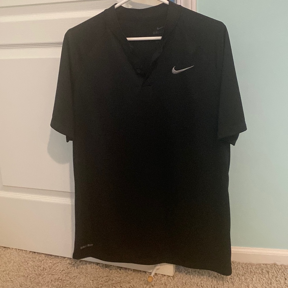 Black collar-less Nike dry fit golf shirt size M